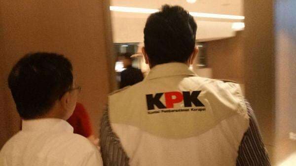 KPK Geledah Kantor PUPR Riau KPK Geledah Kantor PUPR Riau
