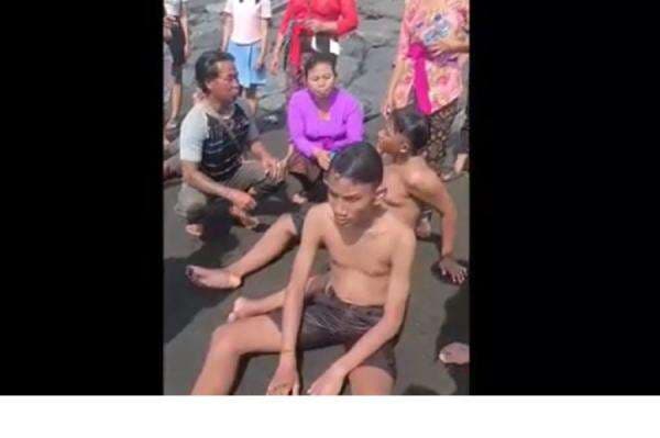 4 Remaja Terseret Ombak di Pantai Cucukan Gianyar Bali gegara Lepas Kail 4 Remaja Terseret Ombak di Pantai Cucukan Gianyar Bali gegara Lepas Kail