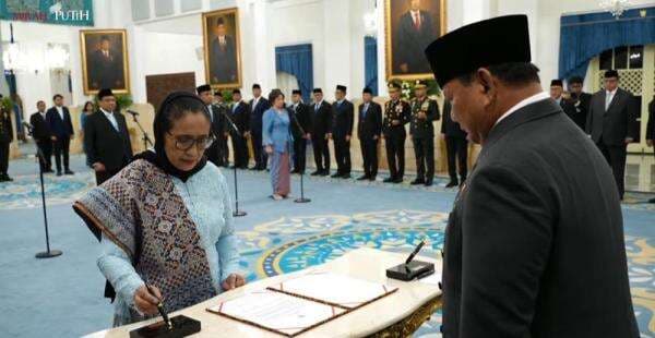 Breaking News: Prabowo Lantik Nanik S Deyang jadi Kepala BGN Breaking News: Prabowo Lantik Nanik S Deyang jadi Kepala BGN
