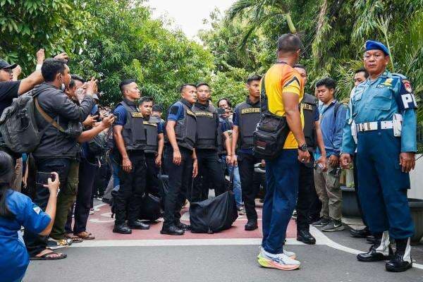 Polisi Dalami Identitas dan Motif Ledakan di SMAN 72 Jakarta Polisi Dalami Identitas dan Motif Ledakan di SMAN 72 Jakarta