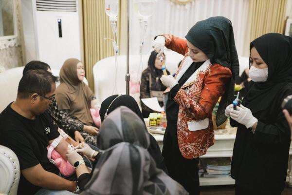 Luar Biasa, dr Ayu Widyaningrum Raih 2 Rekor MURI di Hari Kesehatan Nasional Luar Biasa, dr Ayu Widyaningrum Raih 2 Rekor MURI di Hari Kesehatan Nasional