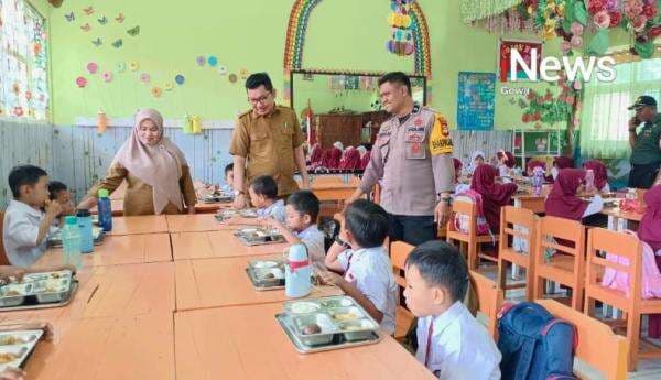 Siswa SD Inpres Lambengi Antusias Ikuti Program Nasional MBG Siswa SD Inpres Lambengi Antusias Ikuti Program Nasional MBG