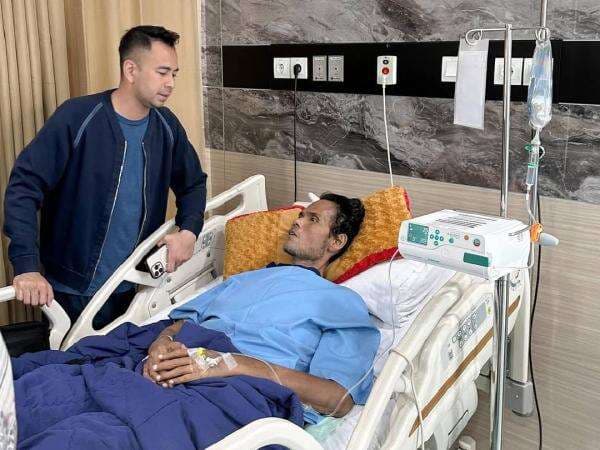 Salut! Raffi Ahmad Bayar Seluruh Biaya Pengobatan Kelas VIP Fahmi Bo di Rumah Sakit Salut! Raffi Ahmad Bayar Seluruh Biaya Pengobatan Kelas VIP Fahmi Bo di Rumah Sakit