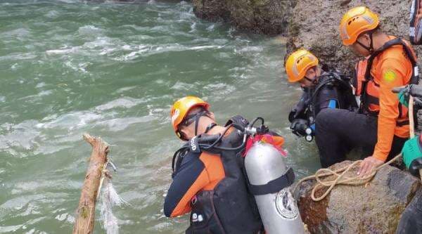 Lansia di Gowa Diduga Terseret Arus Sungai Takapala, Basarnas Lakukan Pencarian Lansia di Gowa Diduga Terseret Arus Sungai Takapala, Basarnas Lakukan Pencarian