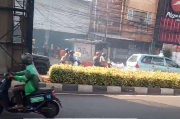 Detik-Detik Ledakan di Galian Fatmawati Jaksel, 2 Pekerja Sempat Terpental Detik-Detik Ledakan di Galian Fatmawati Jaksel, 2 Pekerja Sempat Terpental