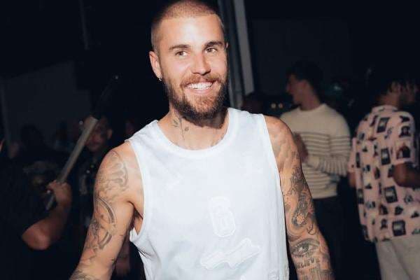 Justin Bieber Dianggap Gagal Move On Imbas Postingan di Hari Pernikahan Selena Gomez Justin Bieber Dianggap Gagal Move On Imbas Postingan di Hari Pernikahan Selena Gomez