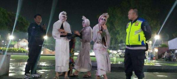 Polisi Ingatkan Manusia Pocong di Lembang,Jangan Berlebihan Saat Menghibur! Polisi Ingatkan Manusia Pocong di Lembang,Jangan Berlebihan Saat Menghibur!