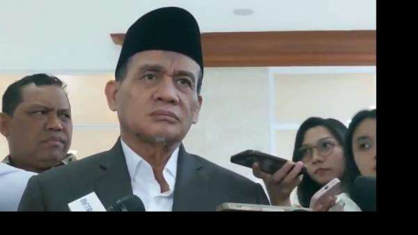 Wamenag Buka Suara soal Viral Video Gus Elham Cium Anak Kecil Wamenag Buka Suara soal Viral Video Gus Elham Cium Anak Kecil