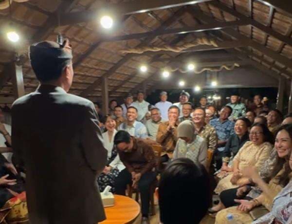 Jokowi Bertemu Elite PSI di Bali, Isyarat Sosok Bapak J? Jokowi Bertemu Elite PSI di Bali, Isyarat Sosok Bapak J?