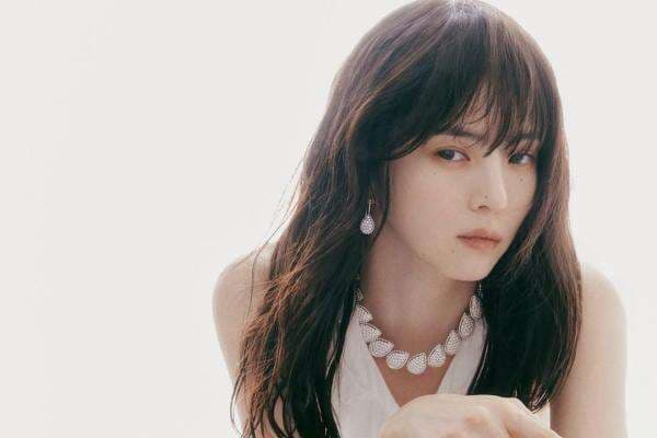 Han So Hee Curi Perhatian Imbas Tampil Bare Face saat Pemotretan Han So Hee Curi Perhatian Imbas Tampil Bare Face saat Pemotretan