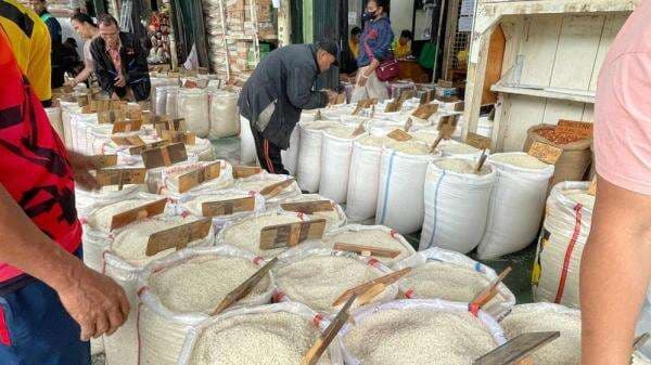 Harga Pangan Hari Ini Kompak Turun, Beras SPHP Dibanderol Rp12.386 per Kg Harga Pangan Hari Ini Kompak Turun, Beras SPHP Dibanderol Rp12.386 per Kg