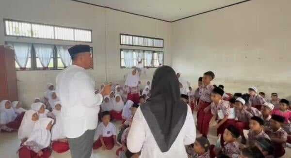 Uniknya Panik Pasca Viral Siswa SDN 9 Desa Kumba Belajar DiLantai Pj Bupati Langsung Pesan Mobiler Uniknya Panik Pasca Viral Siswa SDN 9 Desa Kumba Belajar DiLantai Pj Bupati Langsung Pesan Mobiler