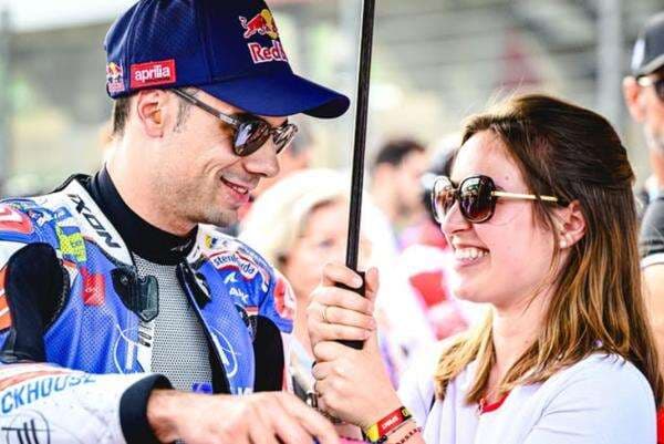 Kisah Bintang MotoGP Miguel Oliveira yang Jalani Cinta Tak Biasa, Jatuh Hati hingga Nikahi Adik Sendiri Kisah Bintang MotoGP Miguel Oliveira yang Jalani Cinta Tak Biasa, Jatuh Hati hingga Nikahi Adik Sendiri
