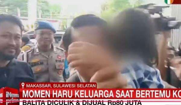 Momen Haru Polisi Serahkan Balita Korban Penculikan ke Orang Tua di Makassar Momen Haru Polisi Serahkan Balita Korban Penculikan ke Orang Tua di Makassar