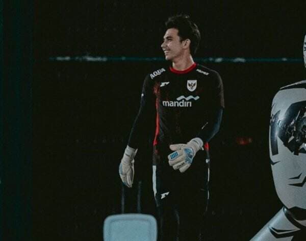 Adu Kualitas Kiper Timnas Indonesia di Arab Saudi: Nadeo Argawinata Pamer Kesiapan, Siap Gantikan Maarten Paes? Adu Kualitas Kiper Timnas Indonesia di Arab Saudi: Nadeo Argawinata Pamer Kesiapan, Siap Gantikan Maarten Paes?