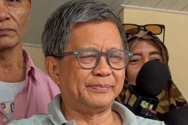 Rocky Gerung Bela Dokter Tifa yang Teliti Ijazah Jokowi: Mana Ada Penelitian Menghina Rocky Gerung Bela Dokter Tifa yang Teliti Ijazah Jokowi: Mana Ada Penelitian Menghina