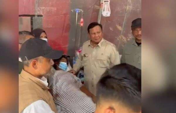 Momen Prabowo Tegur Paspampres Saat Warga Mau Foto di Tamiang: Jangan Didorong Momen Prabowo Tegur Paspampres Saat Warga Mau Foto di Tamiang: Jangan Didorong