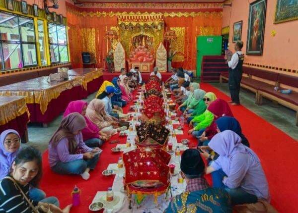 Baramas, Rumah Makan Unik di Padang Panjang Hadirkan Sensasi Makan Bajamba ala Raja Minangkabau Baramas, Rumah Makan Unik di Padang Panjang Hadirkan Sensasi Makan Bajamba ala Raja Minangkabau