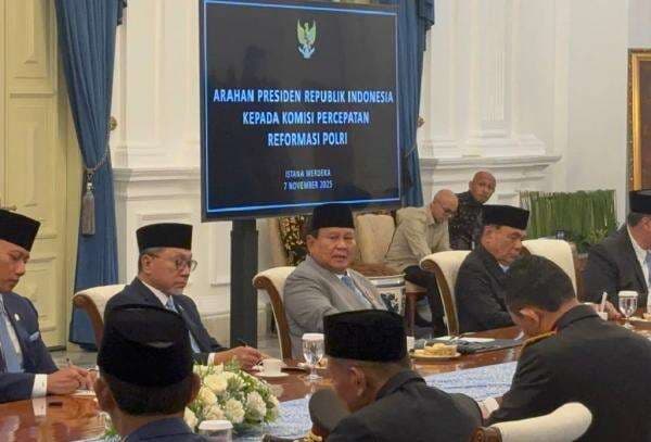 Prabowo Langsung Beri Arahan ke Anggota Komisi Percepatan Reformasi Polri usai Pelantikan Prabowo Langsung Beri Arahan ke Anggota Komisi Percepatan Reformasi Polri usai Pelantikan
