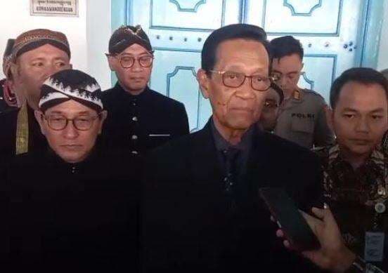 Melayat ke Keraton Solo, Sri Sultan HB X Sampaikan Duka Cita Wafatnya PB XIII Melayat ke Keraton Solo, Sri Sultan HB X Sampaikan Duka Cita Wafatnya PB XIII