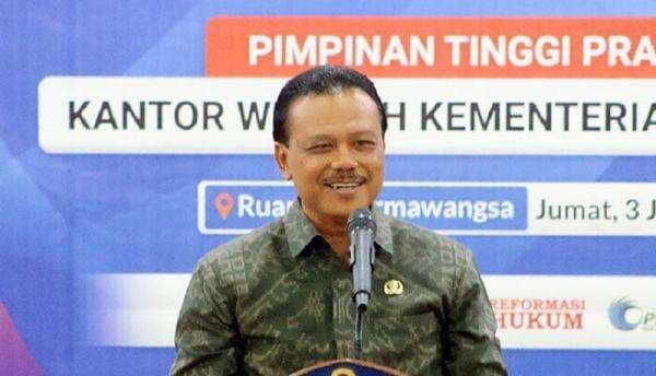 3 Fakta Sekda Bali Marahi ASN yang Viral di Media Sosial 3 Fakta Sekda Bali Marahi ASN yang Viral di Media Sosial