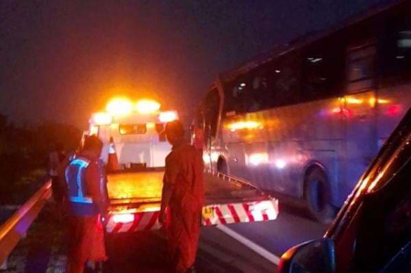 Kecelakaan 2 Kendaraan di Tol Jakarta-Cikampek KM 59, Korban Luka Dilarikan ke RS Kecelakaan 2 Kendaraan di Tol Jakarta-Cikampek KM 59, Korban Luka Dilarikan ke RS