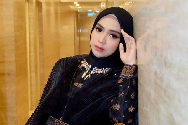 8 Artis Indonesia Merayakan Lebaran 2025 Tanpa Pasangan, Ada yang Baru Cerai 8 Artis Indonesia Merayakan Lebaran 2025 Tanpa Pasangan, Ada yang Baru Cerai