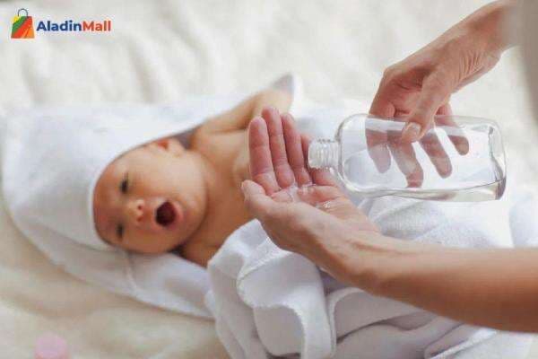 8 Manfaat Minyak Telon untuk Bayi, Salah Satunya Efektif Atasi Masalah Pernapasan 8 Manfaat Minyak Telon untuk Bayi, Salah Satunya Efektif Atasi Masalah Pernapasan