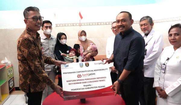 Bank Jatim Salurkan CSR Operasi Pemisahan Bayi Kembar Siam Asal Ngawi Bank Jatim Salurkan CSR Operasi Pemisahan Bayi Kembar Siam Asal Ngawi