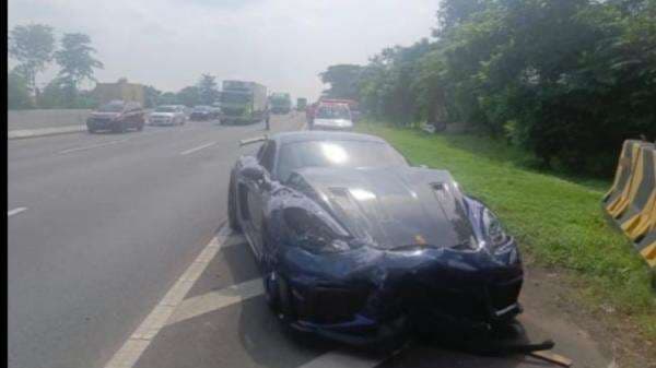 Kecelakaan Maut di Tol Sidoarjo-Porong: Porsche Tabrak Toyota Rush 6 Luka Serius Balita Selamat Kecelakaan Maut di Tol Sidoarjo-Porong: Porsche Tabrak Toyota Rush 6 Luka Serius Balita Selamat