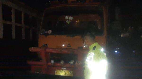 Tragedi di Jatinangor: Mahasiswi ITB Tewas Tertabrak Truk Tronton Tragedi di Jatinangor: Mahasiswi ITB Tewas Tertabrak Truk Tronton