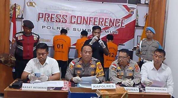 Sabu Disamarkan Bersama Buah dan Sayur, Polres Sumba Timur Tangkap 3 TSK di Pulau Salura Sabu Disamarkan Bersama Buah dan Sayur, Polres Sumba Timur Tangkap 3 TSK di Pulau Salura