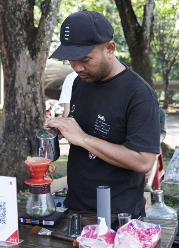 Dari Gerobak ke Gerakan, Doni dan Perjuangan Kopi Jalanan Tangerang Dari Gerobak ke Gerakan, Doni dan Perjuangan Kopi Jalanan Tangerang