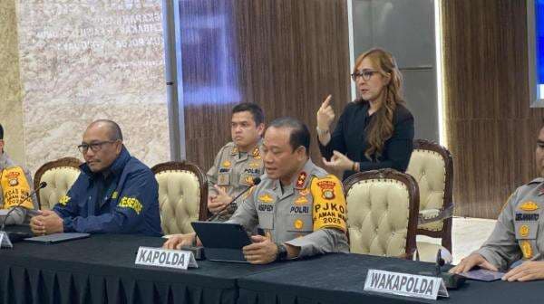 Polda Metro Tangkap 16 Tersangka Kericuhan Demo Jakarta, Barang Bukti Bom Molotov hingga Petasan Polda Metro Tangkap 16 Tersangka Kericuhan Demo Jakarta, Barang Bukti Bom Molotov hingga Petasan