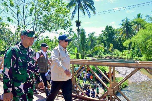 Prabowo Cek Jembatan Bailey di Padang Pariaman, Rampung Dibangun dalam Sepekan Prabowo Cek Jembatan Bailey di Padang Pariaman, Rampung Dibangun dalam Sepekan
