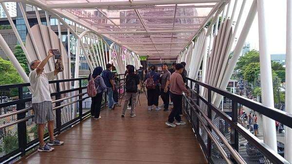 JPO Pesanggrahan dan Pangkalan Jati Anti-Maling, Pramono: Pakai Conwood Nggak Bisa Dijual JPO Pesanggrahan dan Pangkalan Jati Anti-Maling, Pramono: Pakai Conwood Nggak Bisa Dijual