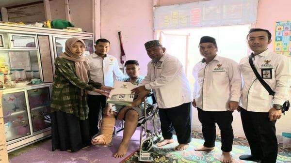 Harapan Baru Imam Irhabi, Santri yang Lumpuh Kini Bergerak Dibantu Kursi Roda dari BAZNAS Harapan Baru Imam Irhabi, Santri yang Lumpuh Kini Bergerak Dibantu Kursi Roda dari BAZNAS