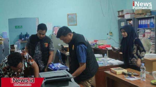 BREAKING NEWS:Tipikor Polres Polman Geledah Kantor Dinas Kesehatan, Kasubag Keuangan Sudah Diamankan BREAKING NEWS:Tipikor Polres Polman Geledah Kantor Dinas Kesehatan, Kasubag Keuangan Sudah Diamankan