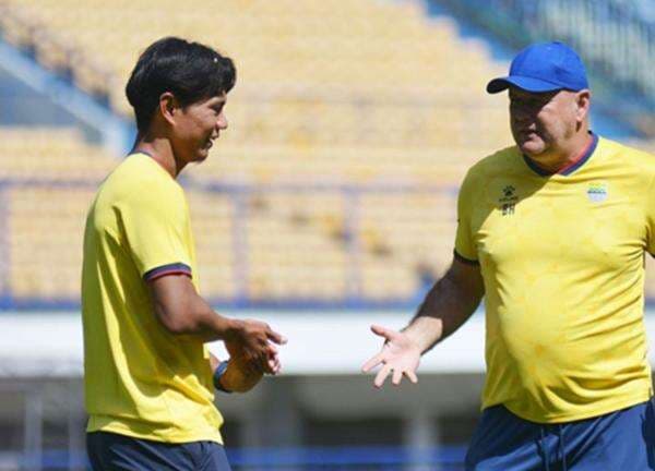 Jupe Gabung Tim Kepelatihan Persib Bandung, Bojan Hodak Langsung Lempar Pujian Jupe Gabung Tim Kepelatihan Persib Bandung, Bojan Hodak Langsung Lempar Pujian
