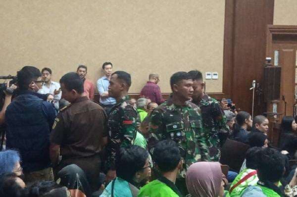 3 Prajurit TNI Amankan Sidang Nadiem Makarim, Ini Penjelasan Kejagung 3 Prajurit TNI Amankan Sidang Nadiem Makarim, Ini Penjelasan Kejagung