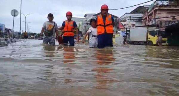Banjir Kepung Balikpapan Usai Hujan Deras, Jalan MT Haryono Lumpuh Banjir Kepung Balikpapan Usai Hujan Deras, Jalan MT Haryono Lumpuh
