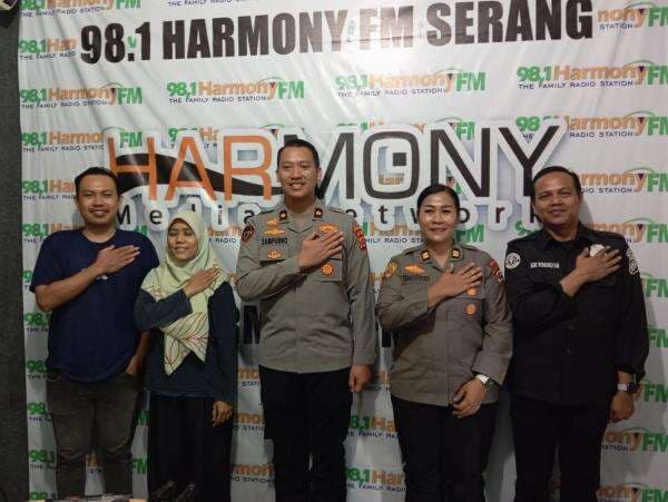 Biro SDM Polda Banten Gelar Talkshow di Radio, Sosialisasi Penerimaan Siswa SIPSS Tahun 2025 Biro SDM Polda Banten Gelar Talkshow di Radio, Sosialisasi Penerimaan Siswa SIPSS Tahun 2025