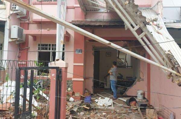 6 Rumah Rusak akibat Ledakan Gas di Cengkareng, 1 Korban Luka Parah 6 Rumah Rusak akibat Ledakan Gas di Cengkareng, 1 Korban Luka Parah