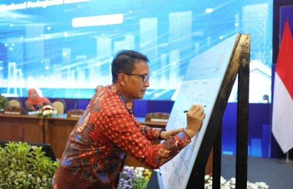 Bupati Hadiri Forum Investasi Jatim, Tegaskan Siap Tarik Investor ke Bojonegoro Bupati Hadiri Forum Investasi Jatim, Tegaskan Siap Tarik Investor ke Bojonegoro