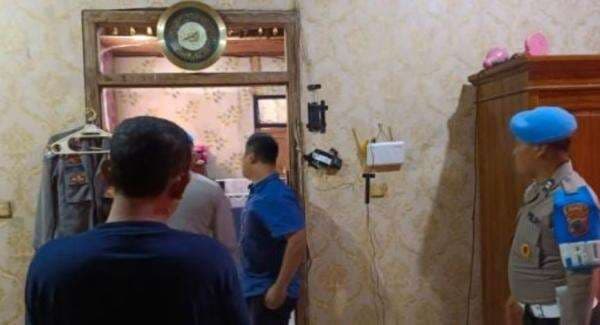 Oknum Polisi di Kendal Digerebek Propam saat Selingkuhi Istri Rekan Oknum Polisi di Kendal Digerebek Propam saat Selingkuhi Istri Rekan