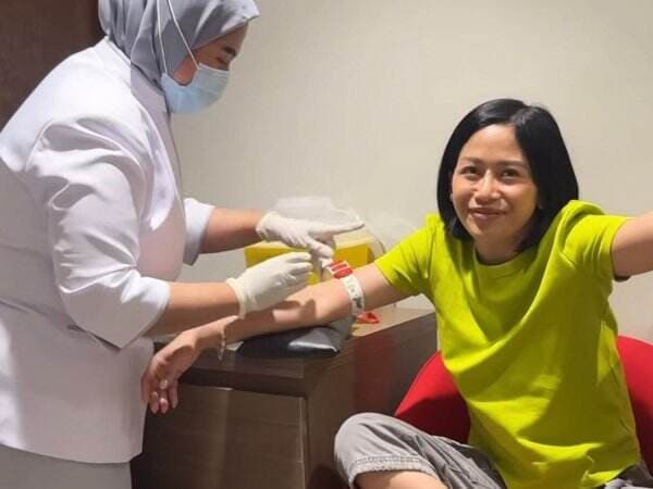 Farida Nurhan Ternyata Berjuang Melawan 3 Benjolan Besar di Leher, Begini Kondisinya Farida Nurhan Ternyata Berjuang Melawan 3 Benjolan Besar di Leher, Begini Kondisinya