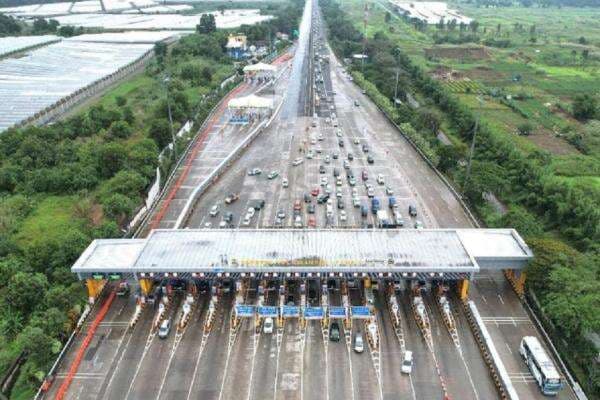 8.500 Kendaraan Lintasi GT Cikampek Utama Tiap Jam, Menhub: Ini Puncak Arus Mudik! 8.500 Kendaraan Lintasi GT Cikampek Utama Tiap Jam, Menhub: Ini Puncak Arus Mudik!