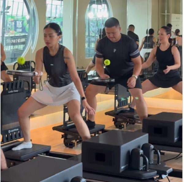 Lagi Viral Kombinasi Olahraga Padel dan Pilates, Tuai Pro Kontra Netizen Lagi Viral Kombinasi Olahraga Padel dan Pilates, Tuai Pro Kontra Netizen