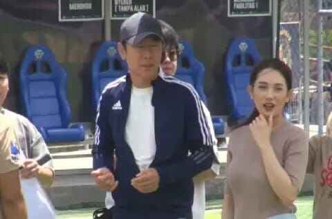 Shin Tae Yong Main Film, usai Dipecat PSSI Shin Tae Yong Main Film, usai Dipecat PSSI