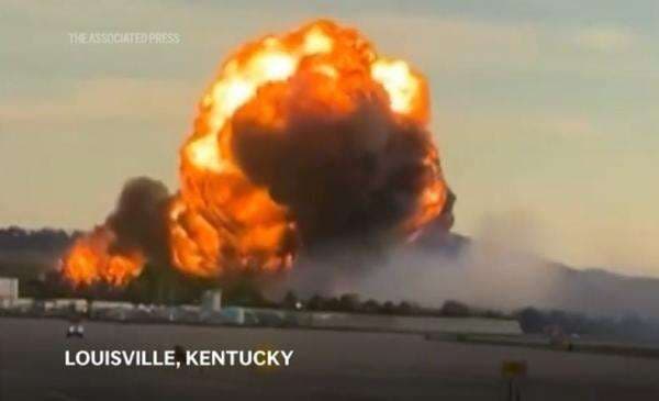 Pesawat Kargo UPS Meledak di AS, Mesin Sempat Terbakar lalu Terlepas dari Sayap Pesawat Kargo UPS Meledak di AS, Mesin Sempat Terbakar lalu Terlepas dari Sayap